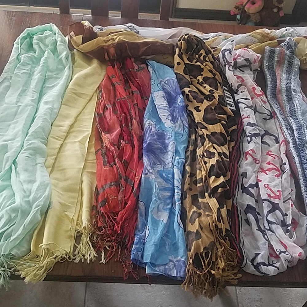 Bundle of scarfs (9)